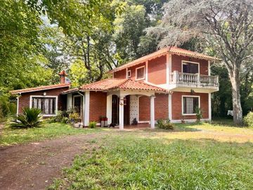 CASA QUINTA EN VENTA EN LOTE DE 3000 M2 - 6 AMBIENTES - ESCUCHA OFERTAS - PILAR