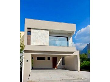 Casa Venta en Cumbres Elite Premier con Sotano en García