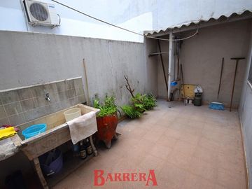 Departamento 2 ambientes con dos patios