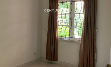 Rumah Semi Furnished STrategis Di Kota Baru Parahyangan Bandung