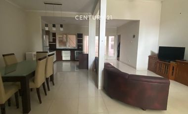 Rumah Semi Furnished STrategis Di Kota Baru Parahyangan Bandung