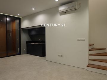 Rumah Rapih 2 Lantai Di Jaksel Nd 18037
