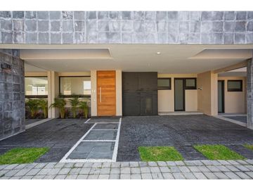 Casa En Venta En Fraccionamiento Cerca De Camino Real