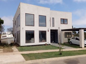 Casa en Venta en Condominio Mantagua