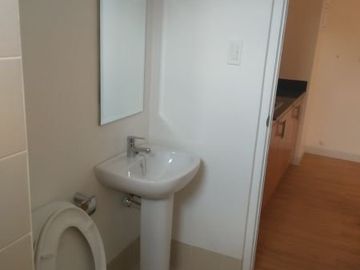 pre selling condominium in manila near manila docs pgh otis
