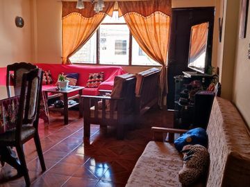 Casa 3 pisos Área:200m2 $240,000 SMP