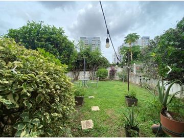 VENDO AMPLIA CASA RESIDENCIAL O COMERCIAL EN CLUB X BETANIA