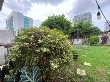 VENDO AMPLIA CASA RESIDENCIAL O COMERCIAL EN CLUB X BETANIA