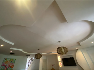 VENDO AMPLIA CASA RESIDENCIAL O COMERCIAL EN CLUB X BETANIA