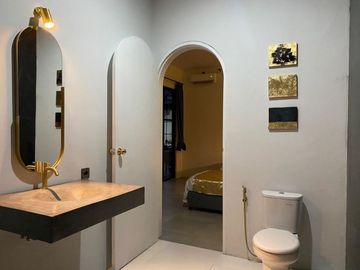 Rumah mewah gaya mediteranian di Tegal cupek, Umalas Bali (Freehold, IMB)