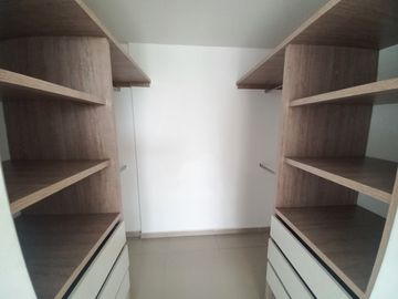 apartamento en venta en conjunto residencial portobello  piso 8. Cod V13281