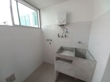 apartamento en venta en conjunto residencial portobello  piso 8. Cod V13281