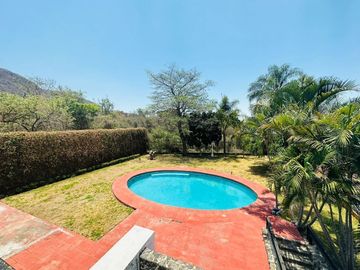 CASA EN VENTA EN FRACCIONAMIENTO CLUB DE GOLF HACIENDA SAN GASPAR EN JIUTEPEC.