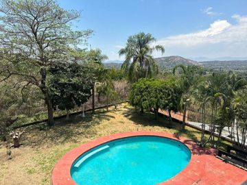 CASA EN VENTA EN FRACCIONAMIENTO CLUB DE GOLF HACIENDA SAN GASPAR EN JIUTEPEC.