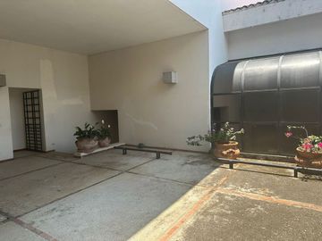 CASA EN VENTA EN FRACCIONAMIENTO CLUB DE GOLF HACIENDA SAN GASPAR EN JIUTEPEC.