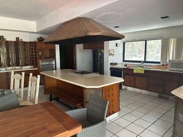 CASA EN VENTA EN FRACCIONAMIENTO CLUB DE GOLF HACIENDA SAN GASPAR EN JIUTEPEC.