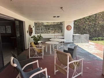 CASA EN VENTA EN FRACCIONAMIENTO CLUB DE GOLF HACIENDA SAN GASPAR EN JIUTEPEC.