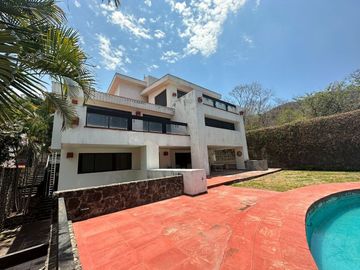 CASA EN VENTA EN FRACCIONAMIENTO CLUB DE GOLF HACIENDA SAN GASPAR EN JIUTEPEC.