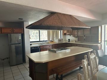 CASA EN VENTA EN FRACCIONAMIENTO CLUB DE GOLF HACIENDA SAN GASPAR EN JIUTEPEC.