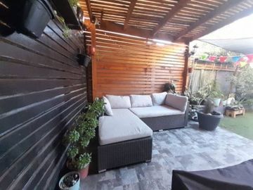 CASA CON MANZARDA Y AMPLIOS ESPACIOS