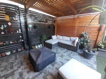 CASA CON MANZARDA Y AMPLIOS ESPACIOS