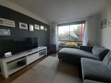 CASA CON MANZARDA Y AMPLIOS ESPACIOS