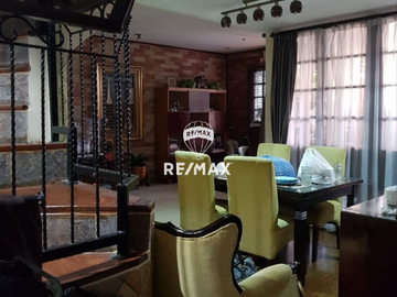 Tanah Strategis Kebayoran Baru (Bonus Bangunan) – Lebar Muka 14m, Cocok untuk Klinik/Salon!