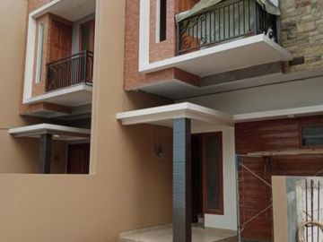 Cluster mewah 2 lantai siap huni lokasi strategis jagakarsa,Jaksel