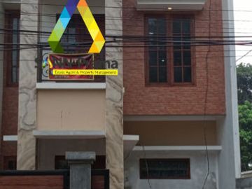 Cluster mewah 2 lantai siap huni lokasi strategis jagakarsa,Jaksel