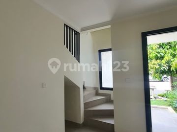 Rumah Dekat Kawasan Bisnis, Universitas, di Tangerang