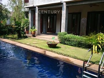 Dijual Rumah Luas Ada SPool Ada Halaman Depan Dan Belakang