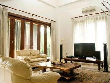 Dijual Rumah Luas Ada SPool Ada Halaman Depan Dan Belakang