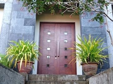 Dijual Rumah Luas Ada SPool Ada Halaman Depan Dan Belakang