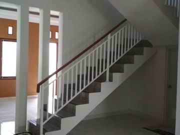 Rumah mewah 2 lantai di jln Damai dekat kampus UGM