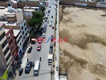 ¡Terreno en Venta 7,500 m2 en Centro de Chiclayo – Inversión con Potencial Increíble!

📍 Ubicación Privilegiada
Este terreno de 7,500 m², ubicado e