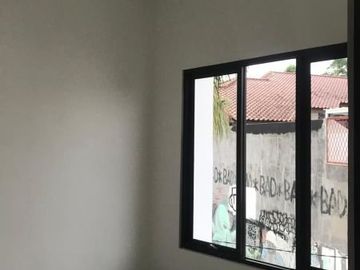 Rumah 2 lantai siap huni di dekat samsat cinere depok