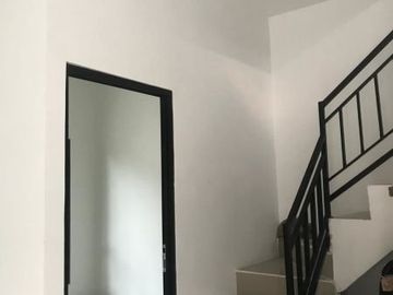 Rumah 2 lantai siap huni di dekat samsat cinere depok