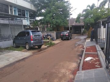 Rumah hadap Barat Laut di Taman Alfa Indah, Jakarta Barat