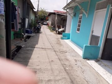 Rumah Biru Kontrakan 2 Pintu Di Kebalen Bekasi