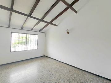 casa en arriendo en urbanización la flora. Cod A108382