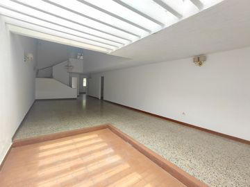 casa en arriendo en urbanización la flora. Cod A108382