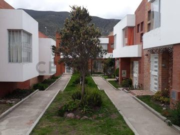 En venta casa  Portón Equinoccial , Mitad del Mundo,San Antonio de Pichincha