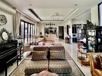 Dijual Rumah Siap Huni Dengan Swimming Pool Exclusive Townhouse