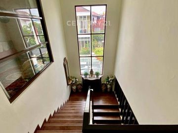 Dijual Rumah Siap Huni Dengan Swimming Pool Exclusive Townhouse