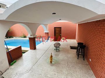 🌟 ¡OPORTUNIDAD ÚNICA PARA TU NEGOCIO EN CHICLAYO! 🌟

¿Estás buscando el lugar perfecto para emprender o expandir tu negocio? ¡Tenemos justo lo que n