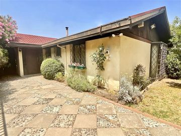 Casa en Venta en Camino El Alba / Cardenal Newman