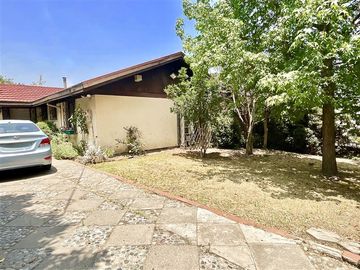 Casa en Venta en Camino El Alba / Cardenal Newman