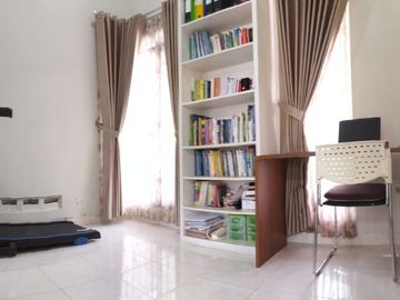 Rumah minimalis modern siap huni dalam perumahan dekat JCM