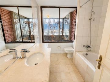 Departamento en venta de 3 dorm +servicio en Las Condes