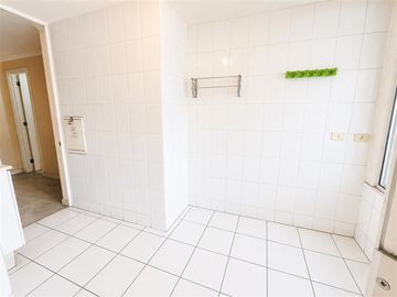 Departamento en venta de 3 dorm +servicio en Las Condes